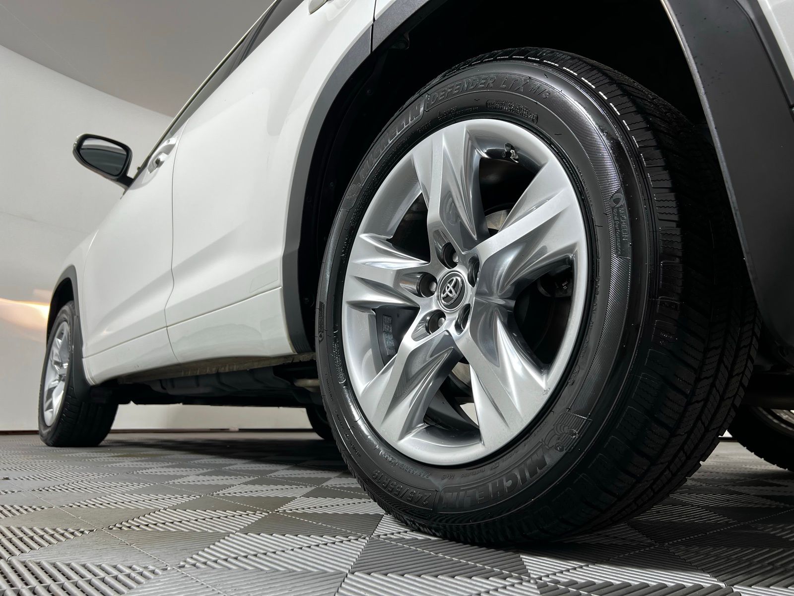 Thumbnail: 2018 Toyota Highlander - 32