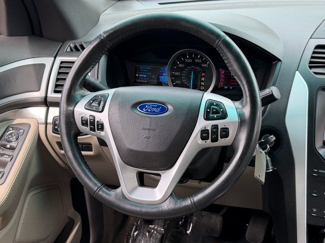 Used 2013 White Platinum Clearcoat Metallic Ford XLT image 17
