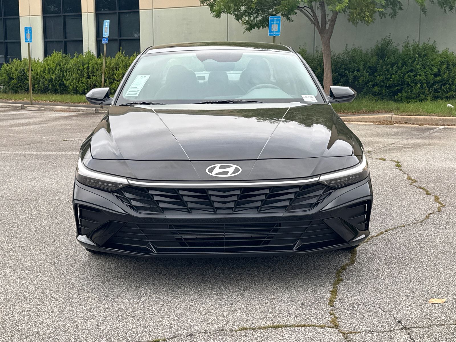 2025 Hyundai Elantra SEL Sport photo 2