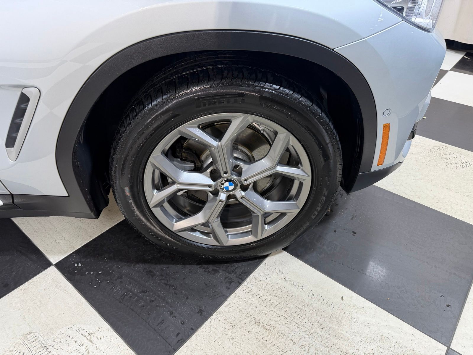 Used 2021 Silver BMW xDrive30i image 31