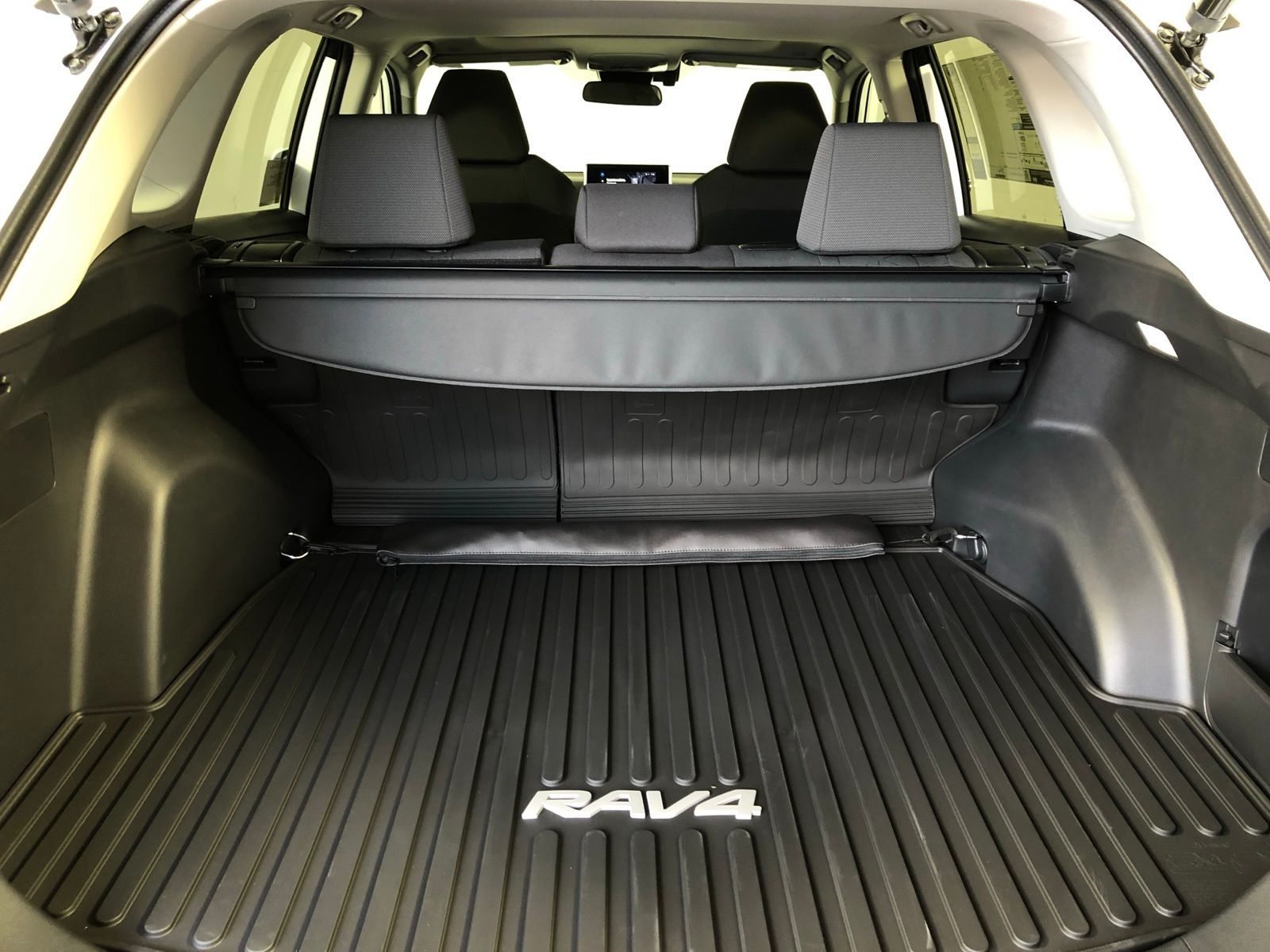 2025 Toyota RAV4 XLE 23