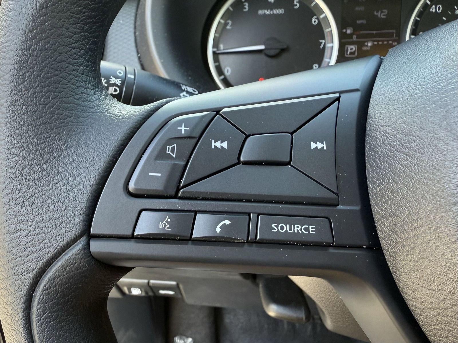2025 Nissan Kicks Play S photo 12