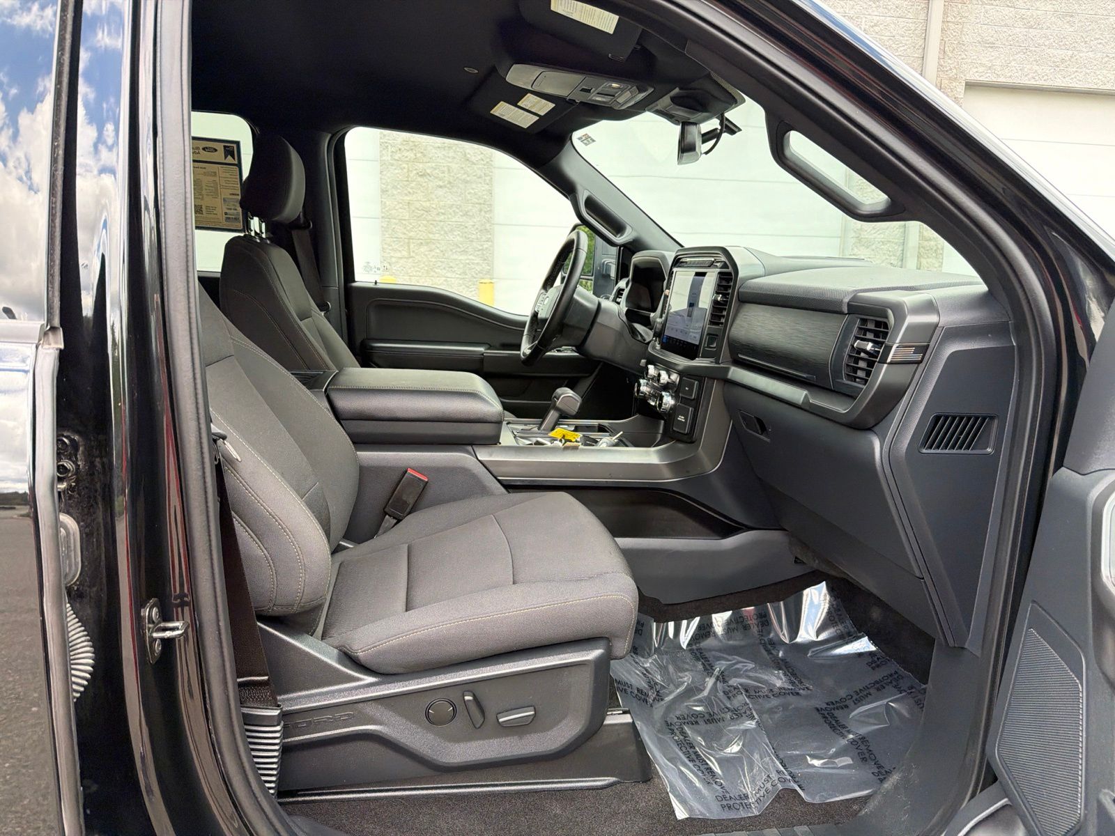 Certified Used 2024 Agate Black Metallic Ford XLT image 27