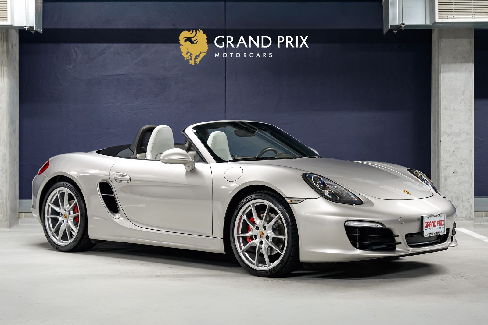 Gray (Platinum Silver Metallic) 2013 Porsche Boxster Convertible Rear-Wheel Drive 6-Speed Manual Overdrive