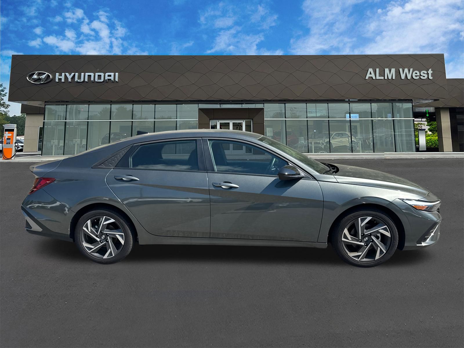 Used 2025 Gray Hyundai SEL Sport image 4