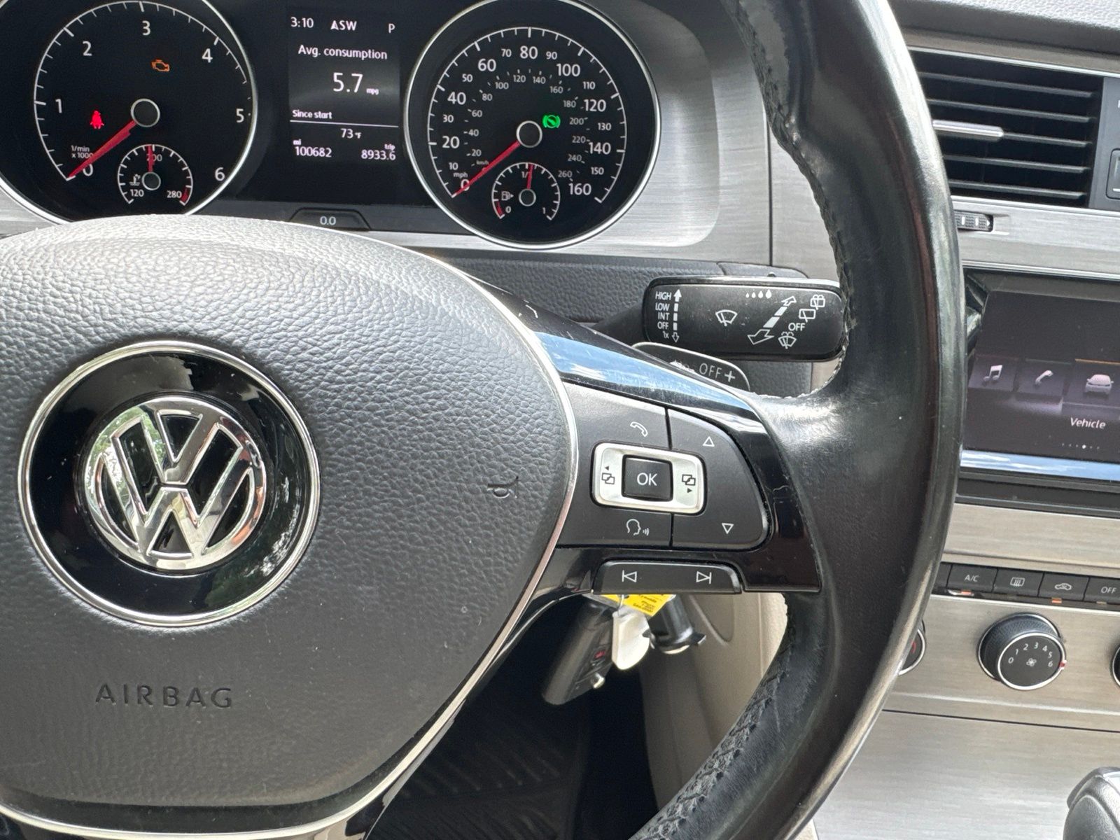 Used 2015 Black Volkswagen TDI SE 4-Door image 17