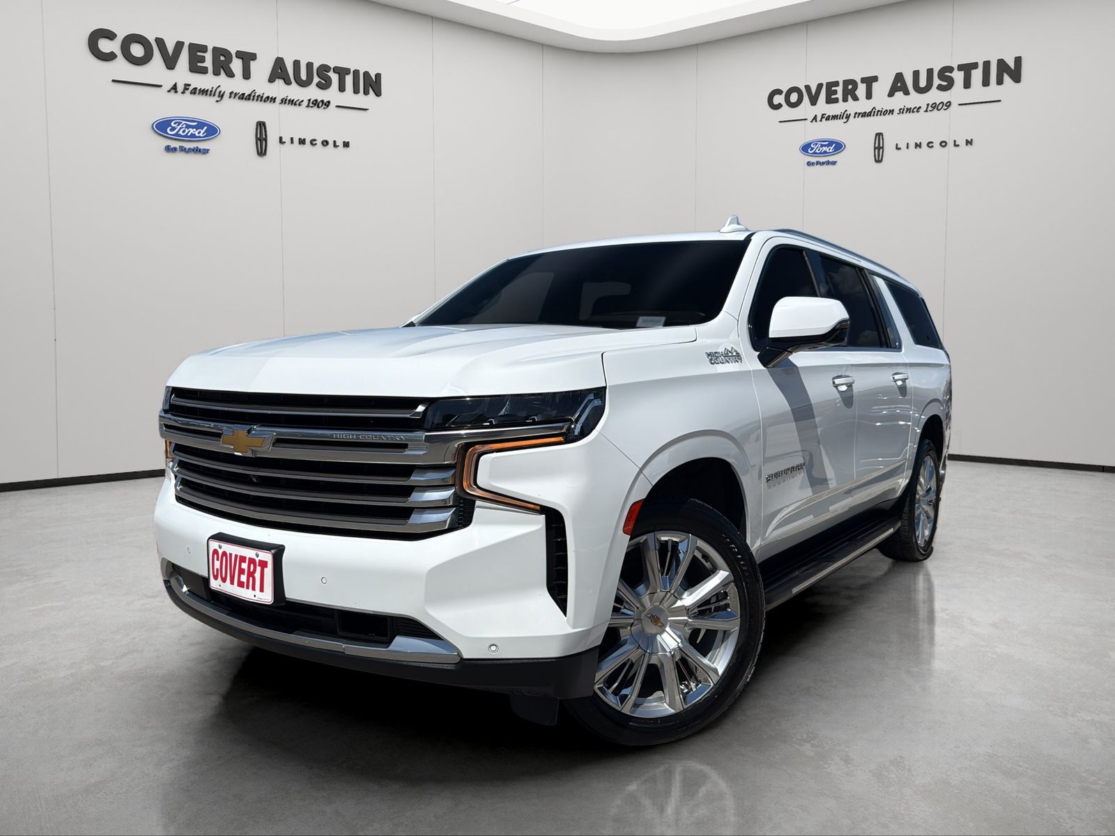 Summit White 2023 Chevrolet Suburban SUV / Crossover 4X2
