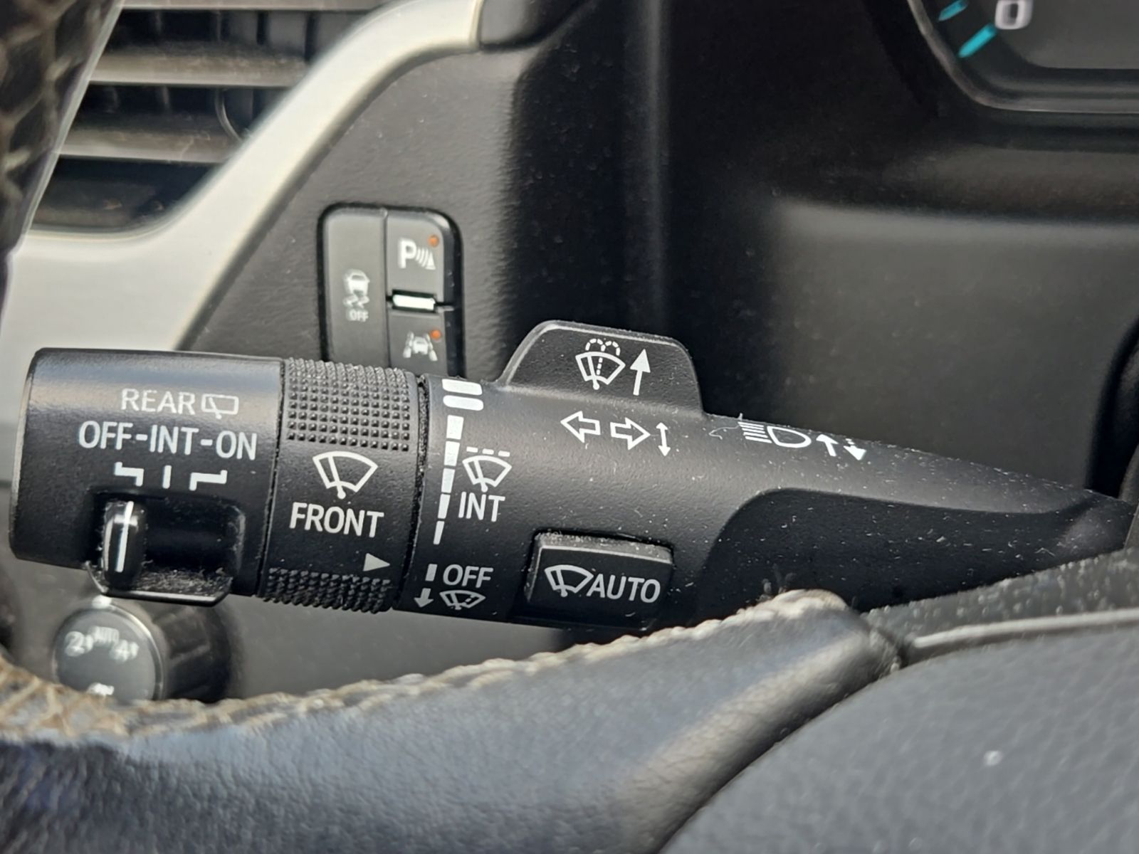 Used 2020 Black GMC SLT image 44