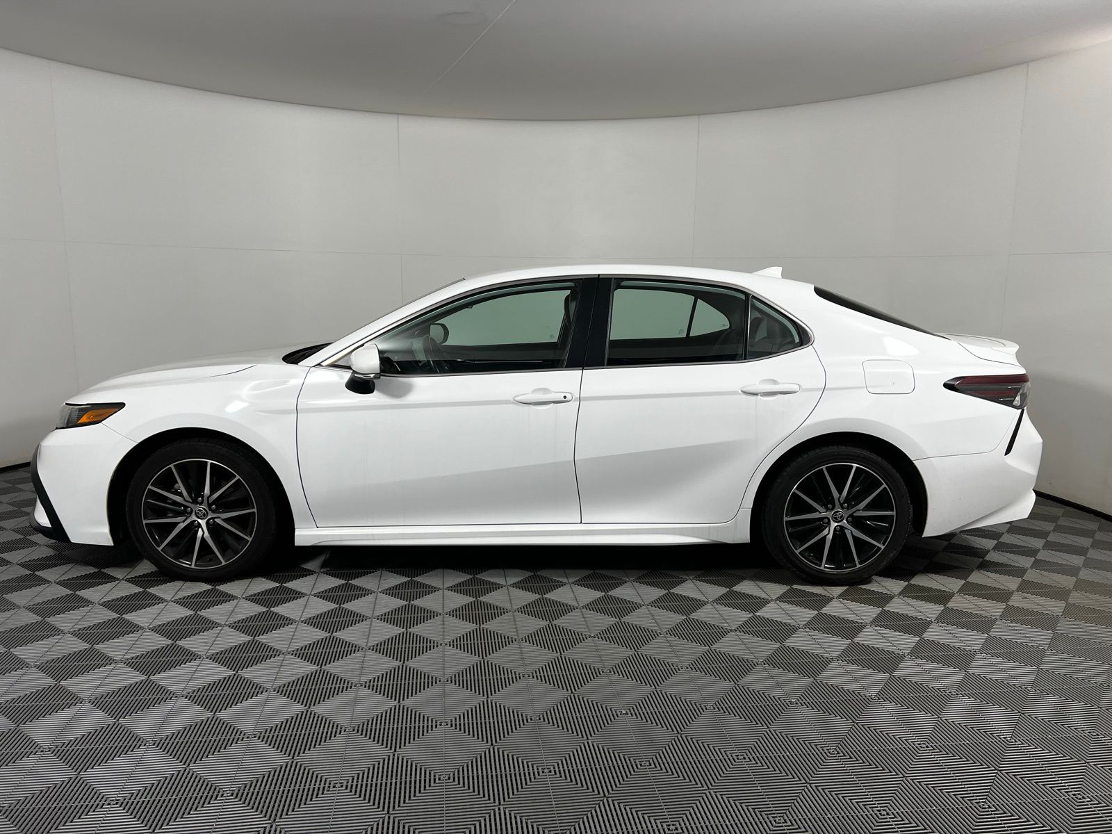2023 Toyota Camry SE 8