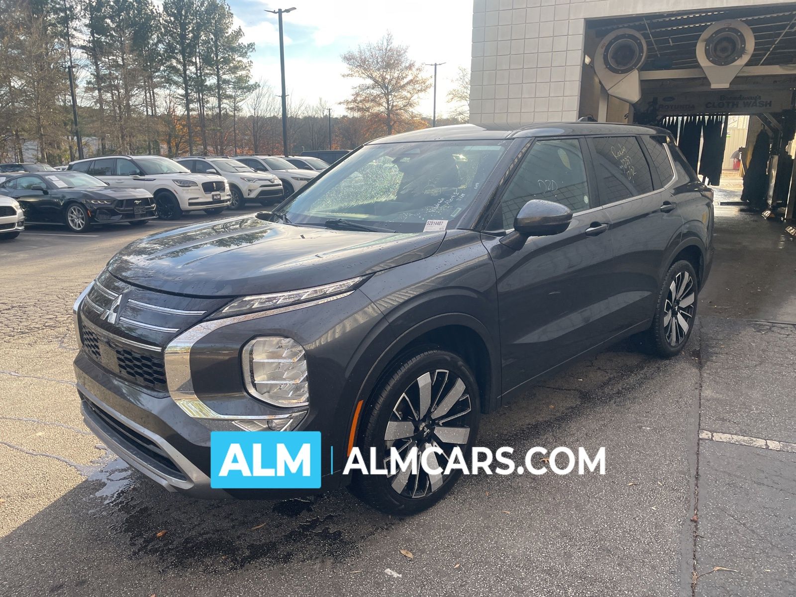 2025 Mitsubishi Outlander SE's photo