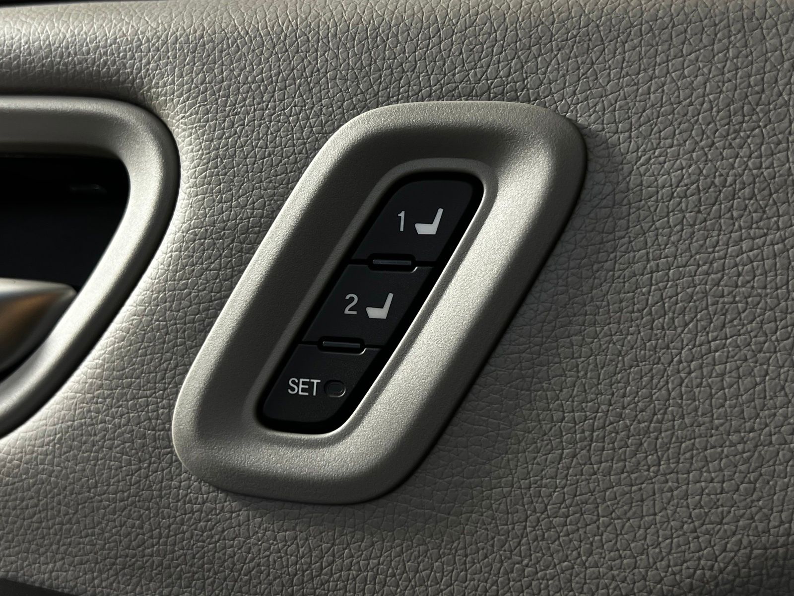 Thumbnail: 2025 Honda Pilot - 15