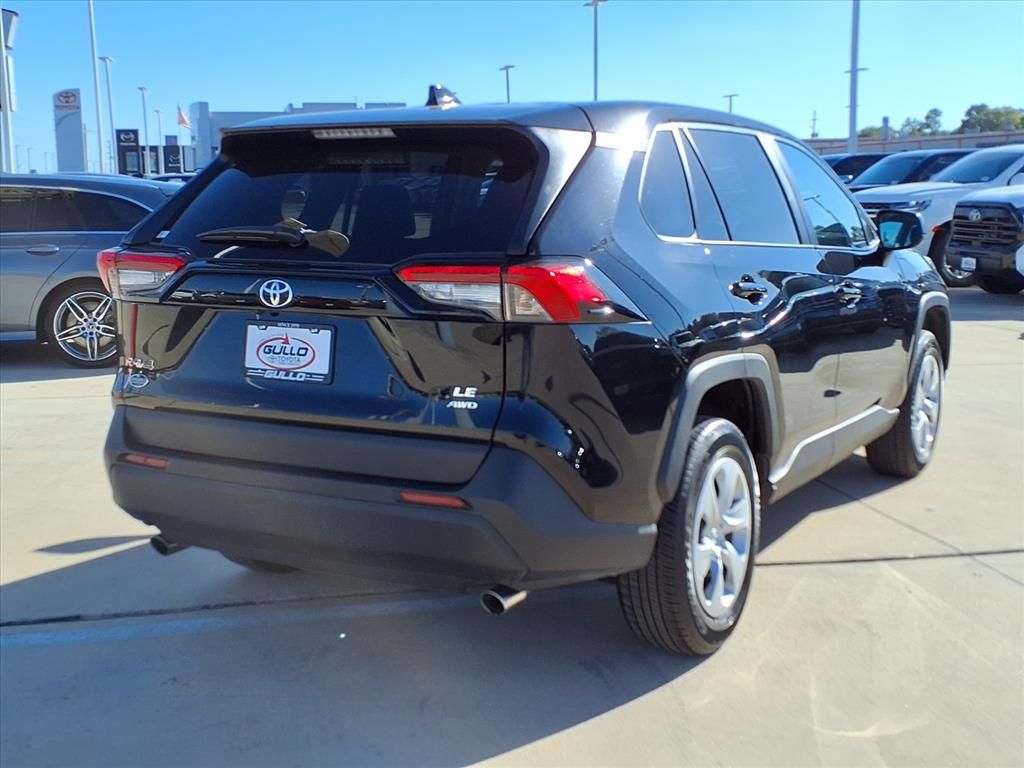 2025 Toyota RAV4 LE - 11