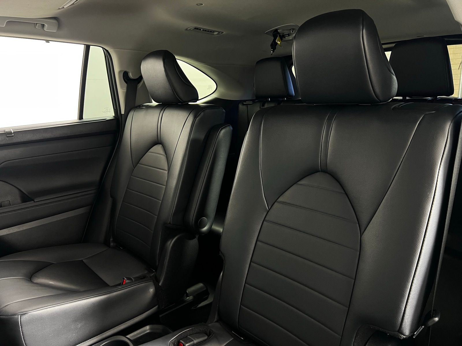 2024 Toyota Highlander XLE 23