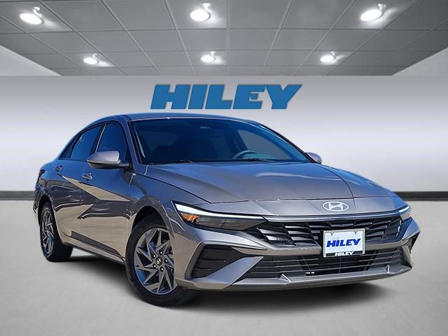 2024 Hyundai Elantra SEL FWD