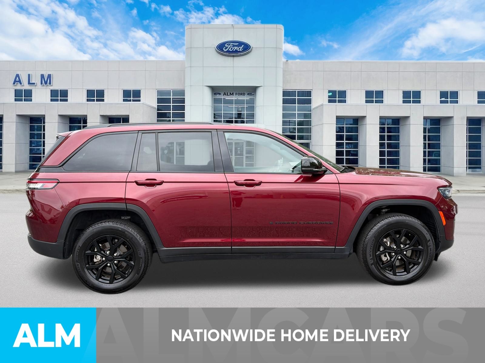 Used 2025 Red Jeep Altitude image 4