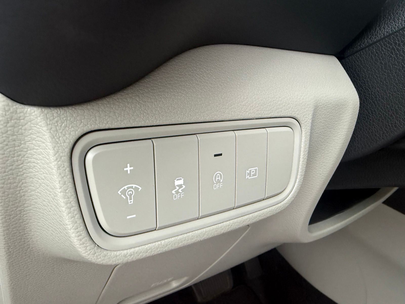 Used 2025 White Kia EX image 27