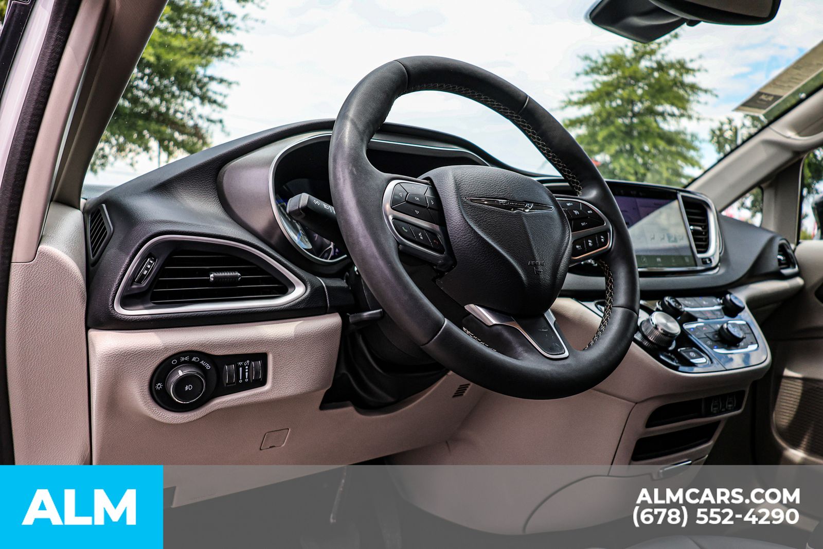 2024 Chrysler Pacifica Touring L photo 27