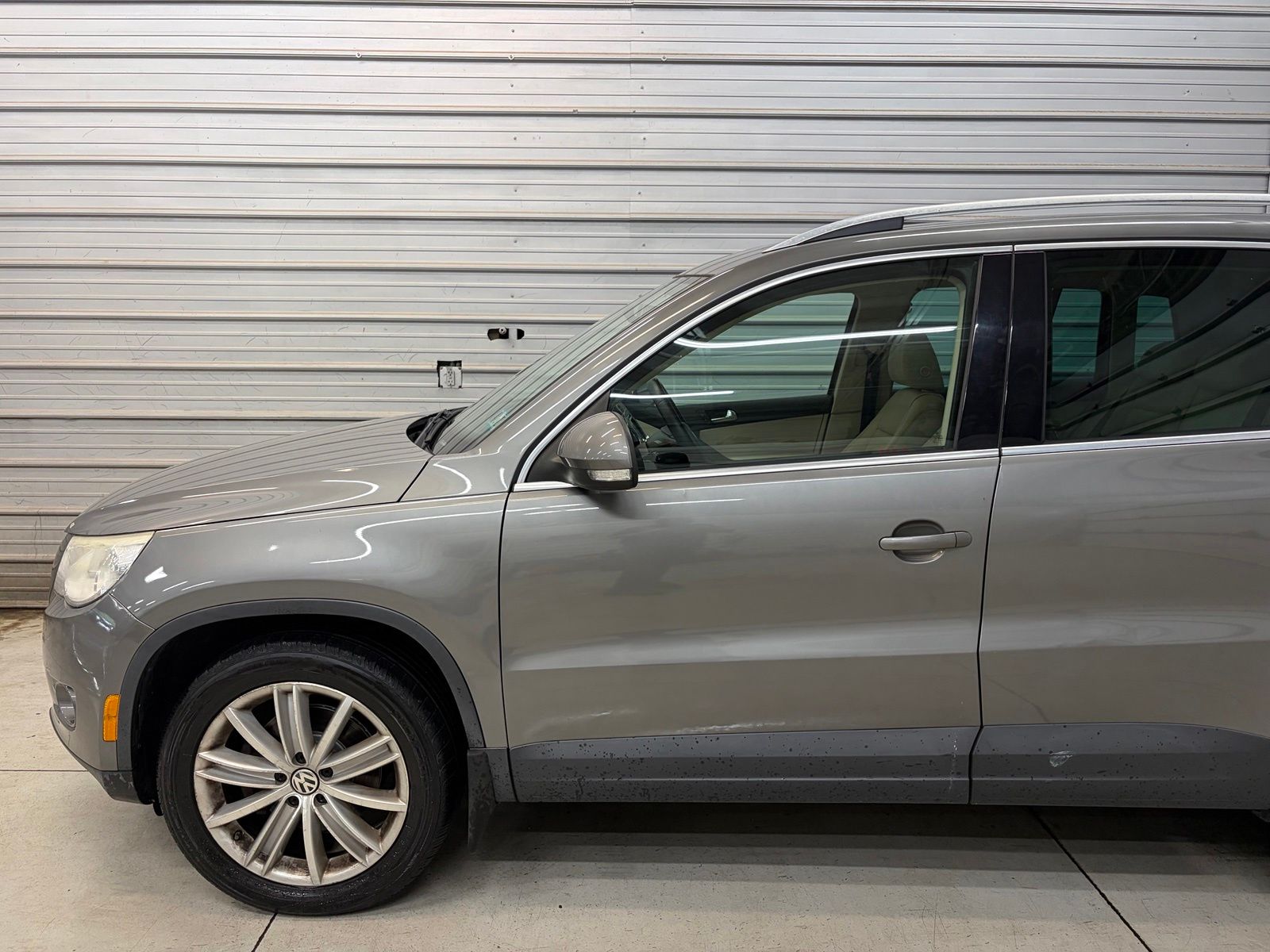 Photo 3 of 2010 Volkswagen Tiguan S