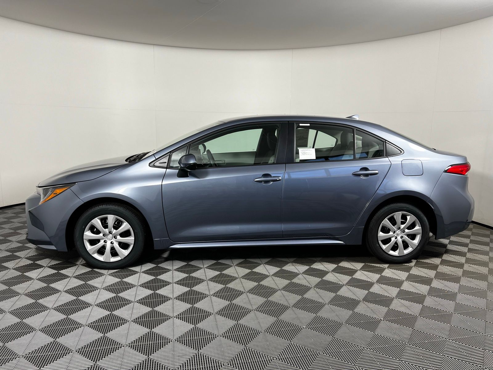 2025 Toyota Corolla LE 8