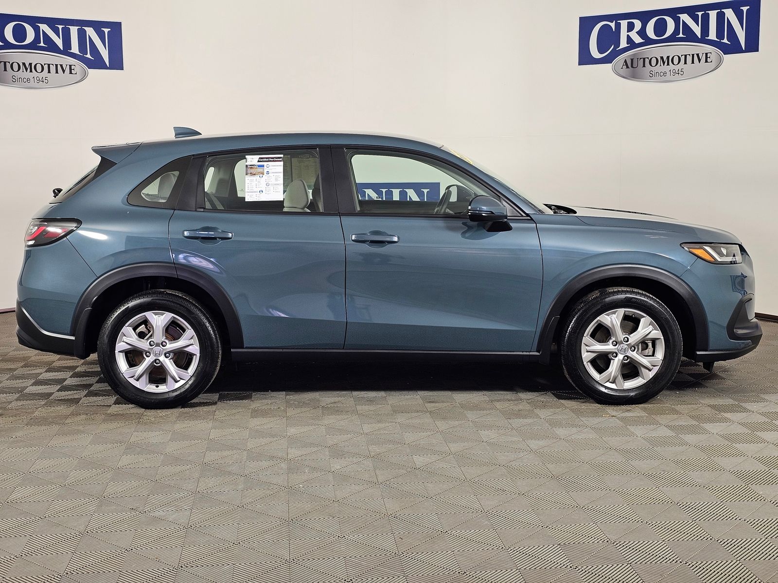 View vehicle photo 6