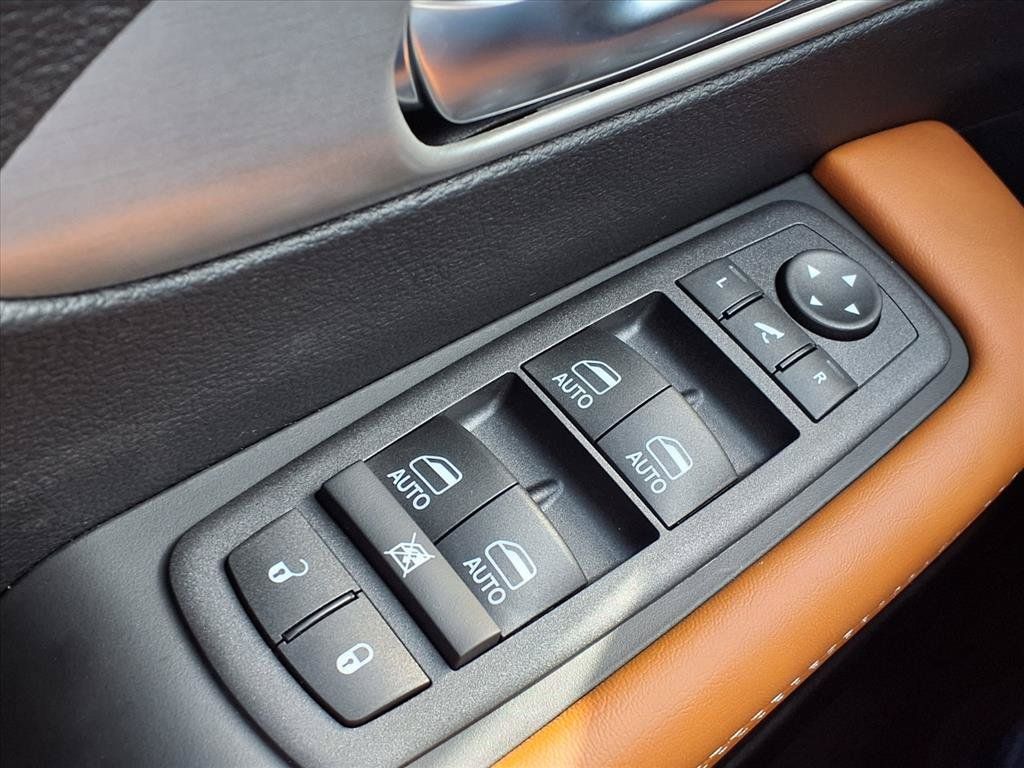 2026 Chrysler Pacifica Pinnacle - 9
