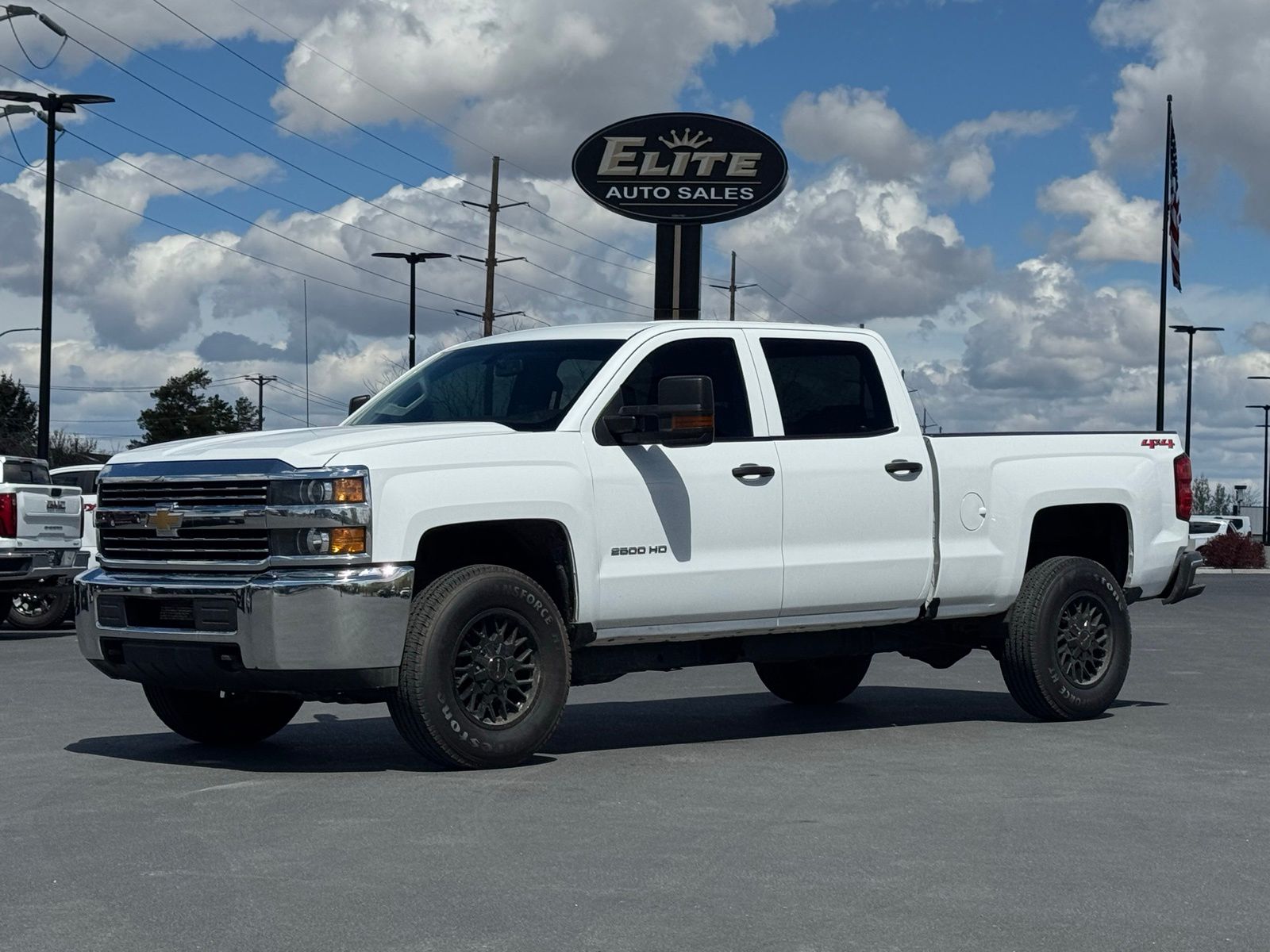 White 2018 Chevrolet Silverado 2500HD Work Truck Crew Cab 4WD Pickup Truck Four-Wheel Drive 6-Speed Automatic Overdrive
