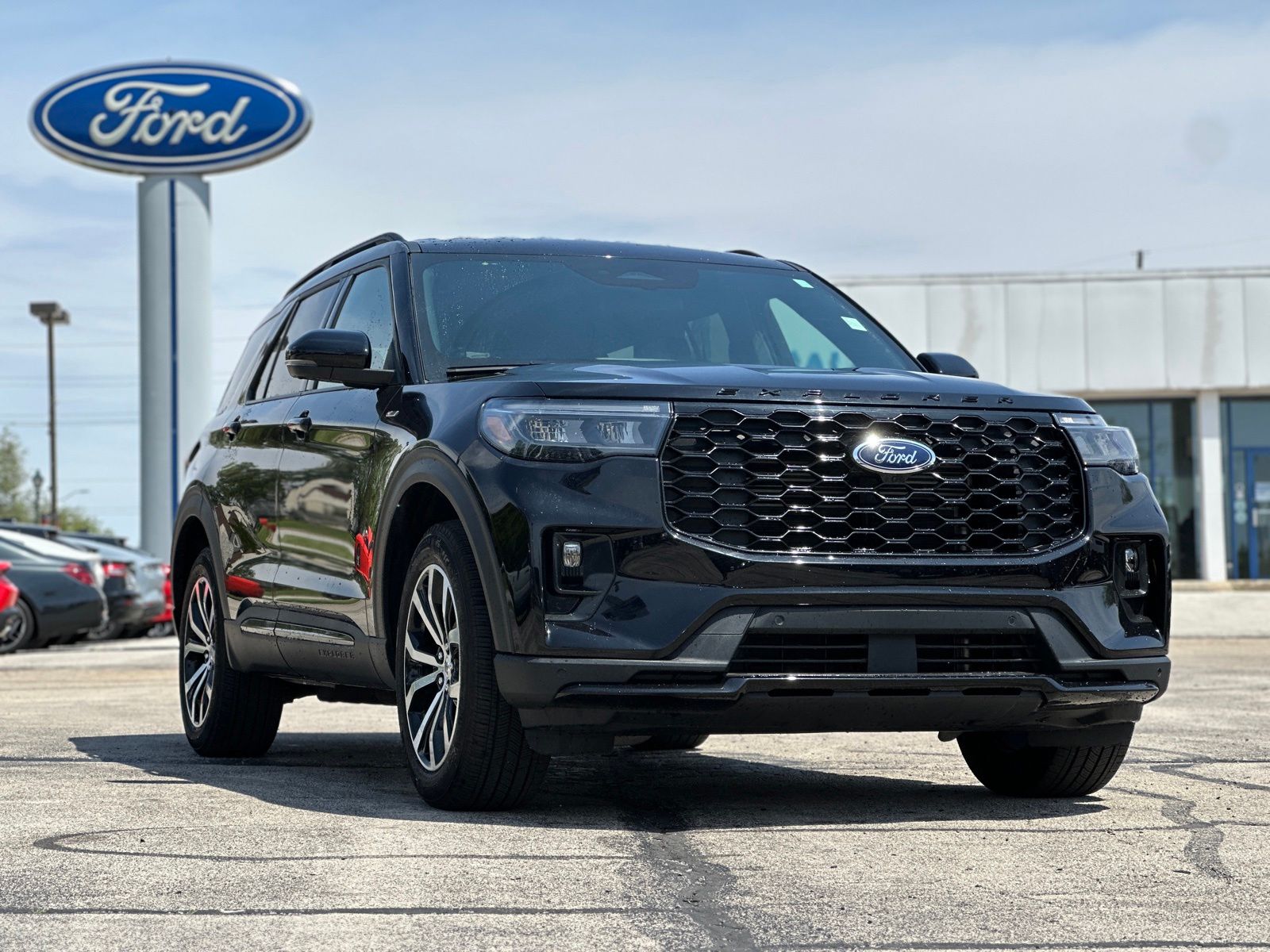 2025 Ford Explorer ST-LINE 4WD (PL535)'s photo