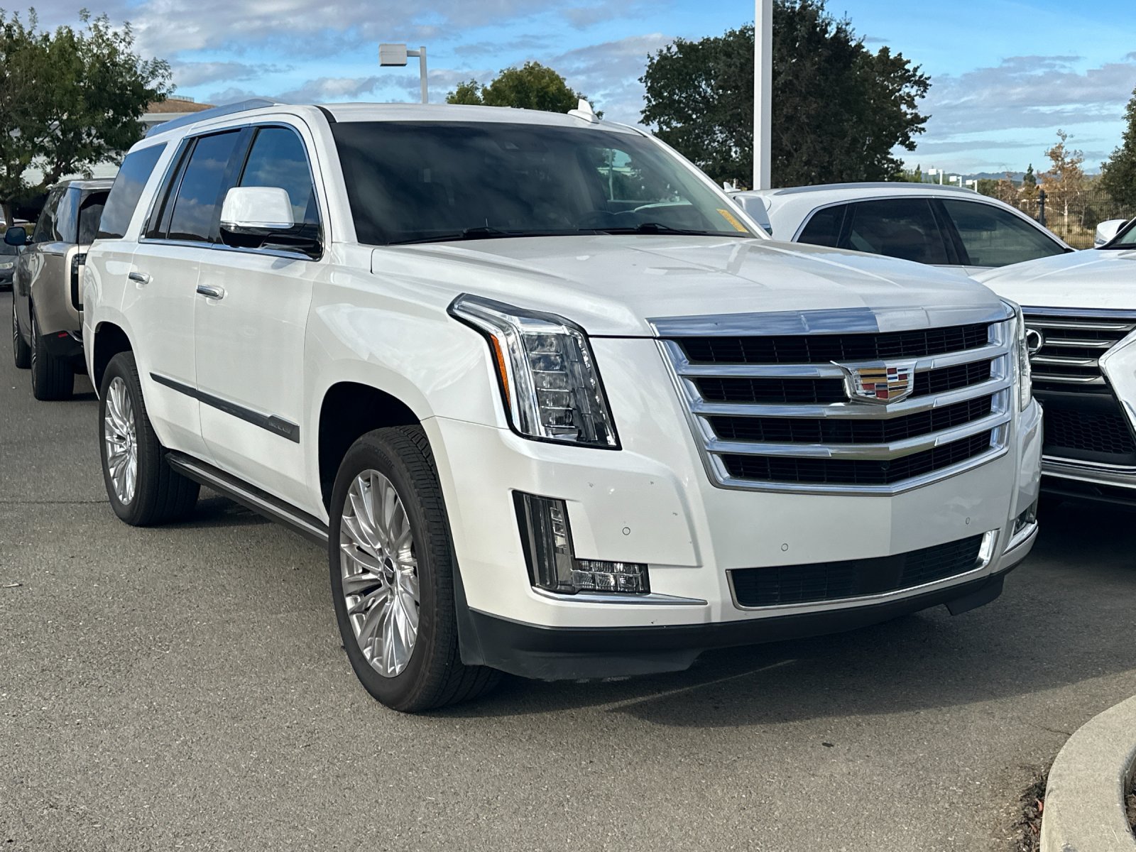 2016 Cadillac Escalade Premium — full photo 2 of 3