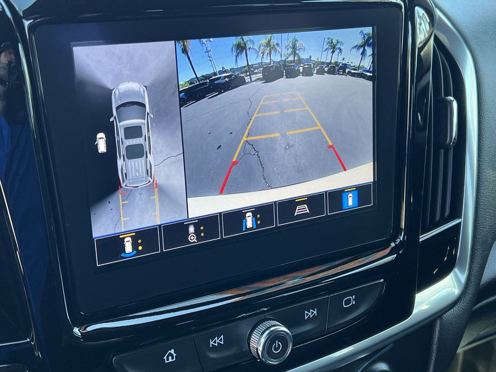 used 2023 Chevrolet Traverse car, priced at $36,076