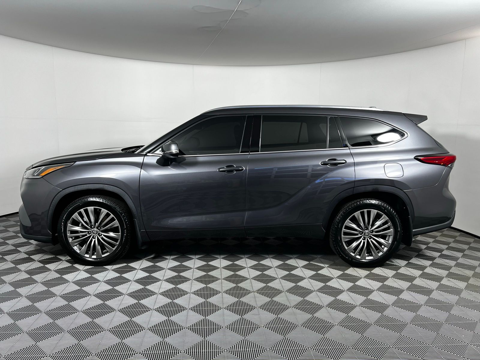 Thumbnail: 2021 Toyota Highlander - 8