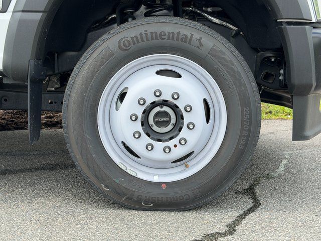 2025 Ford F-550 Super Duty Chassis Cab XL - Photo 9