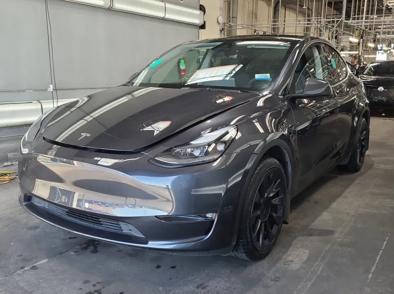 2024 Tesla Model Y Long Range Dual Motor All-Wheel Drive's photo