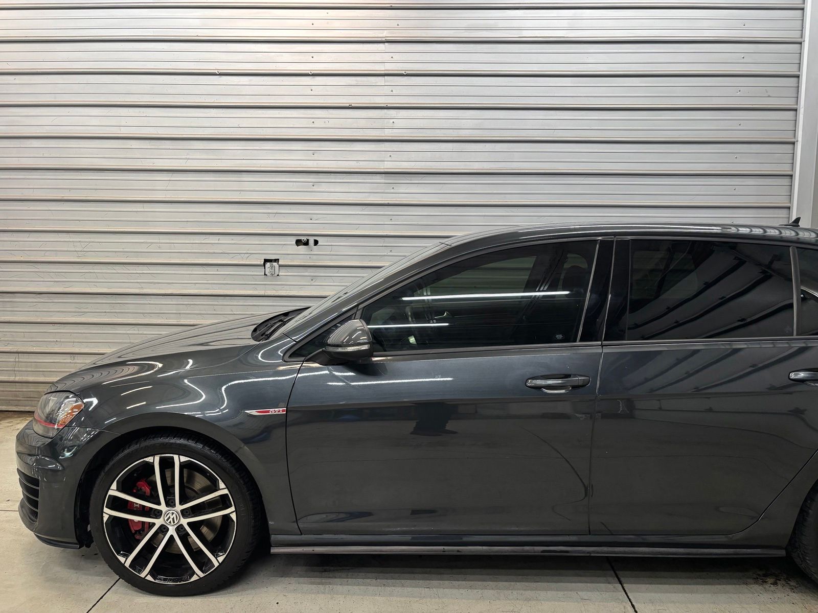 Photo 2 of 2017 Volkswagen Golf GTI Sport