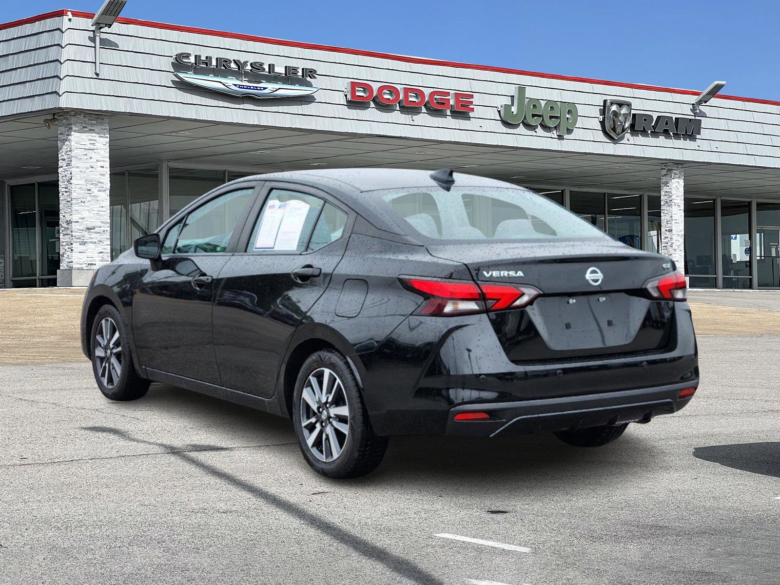 2021 Nissan Versa 1.6 SV 4