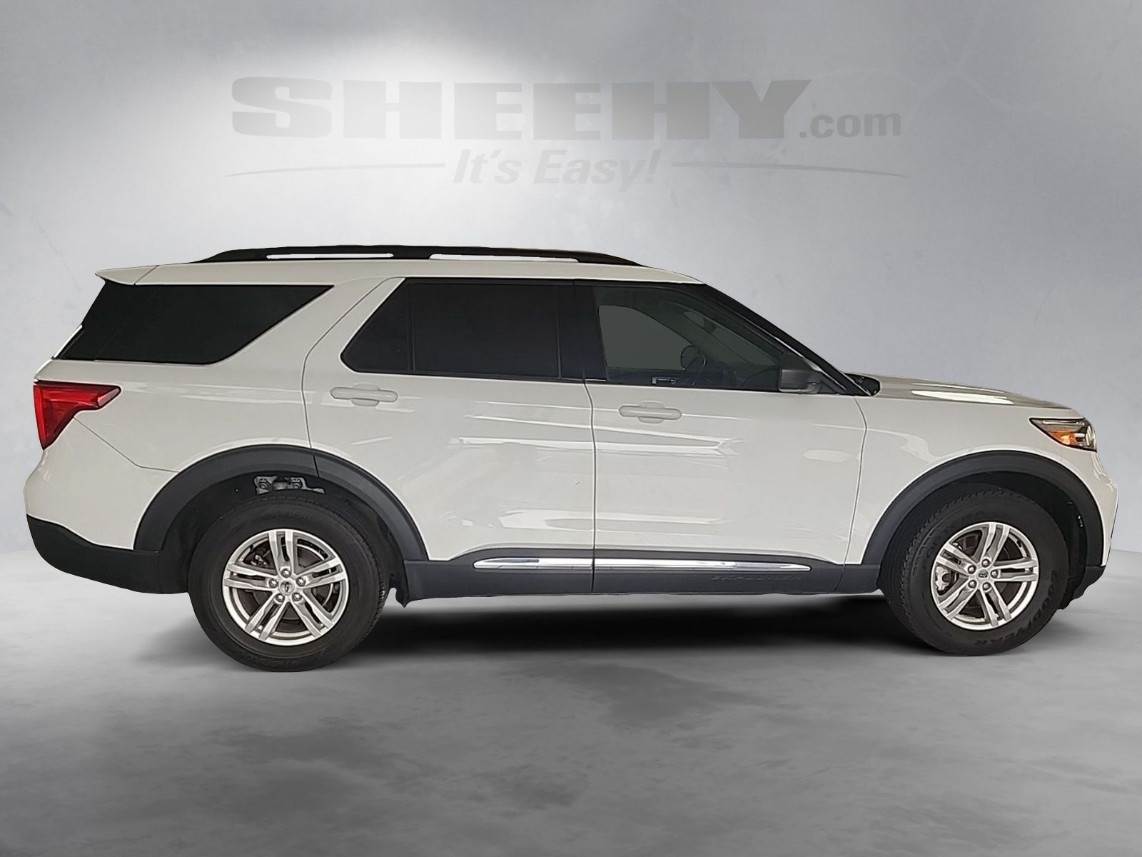 Certified Used 2022 Oxford White Ford XLT image 9