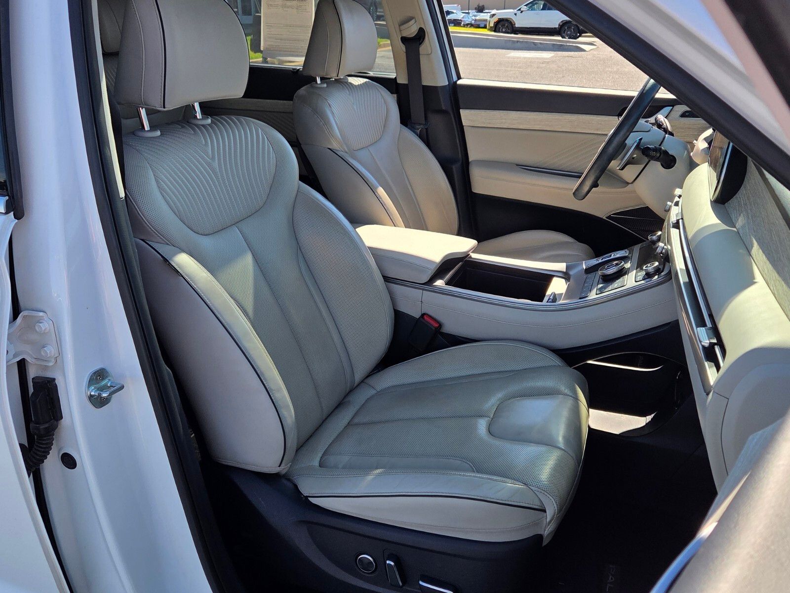 Used 2023 White Hyundai Calligraphy image 17