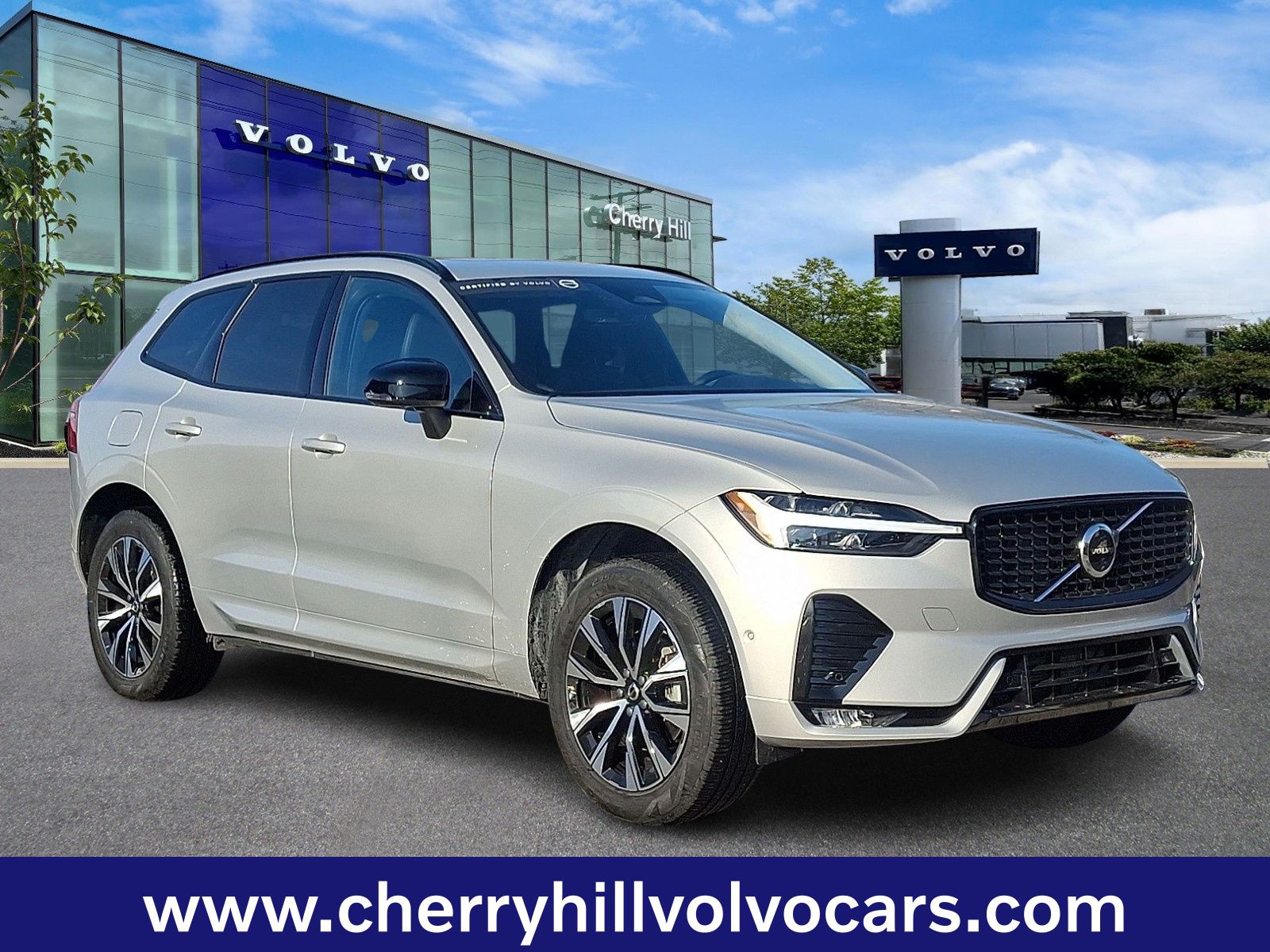 2025 Volvo XC60 B5 Plus Dark Theme AWD