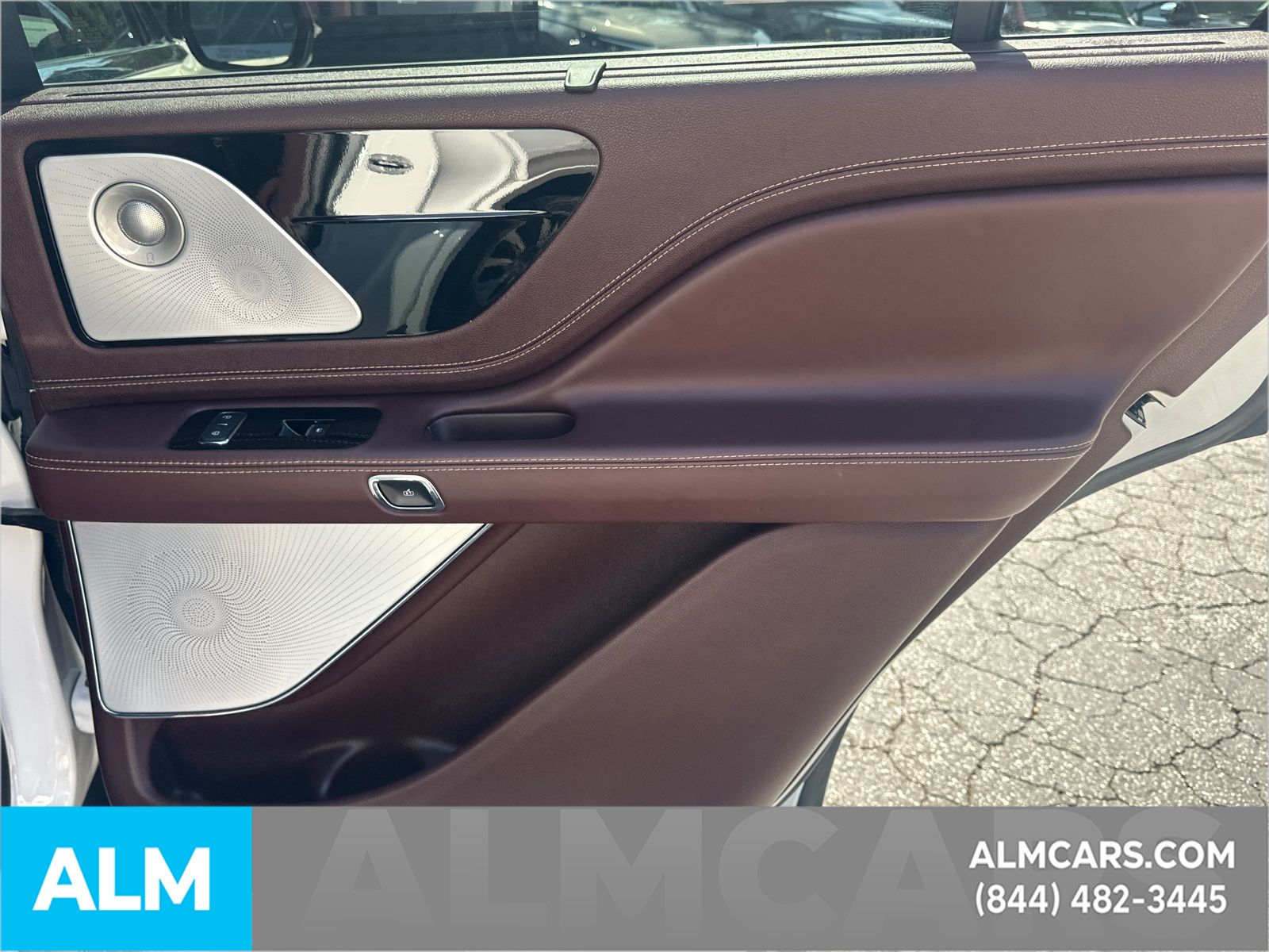 Used 2022 White Lincoln Black Label Grand Touring image 18