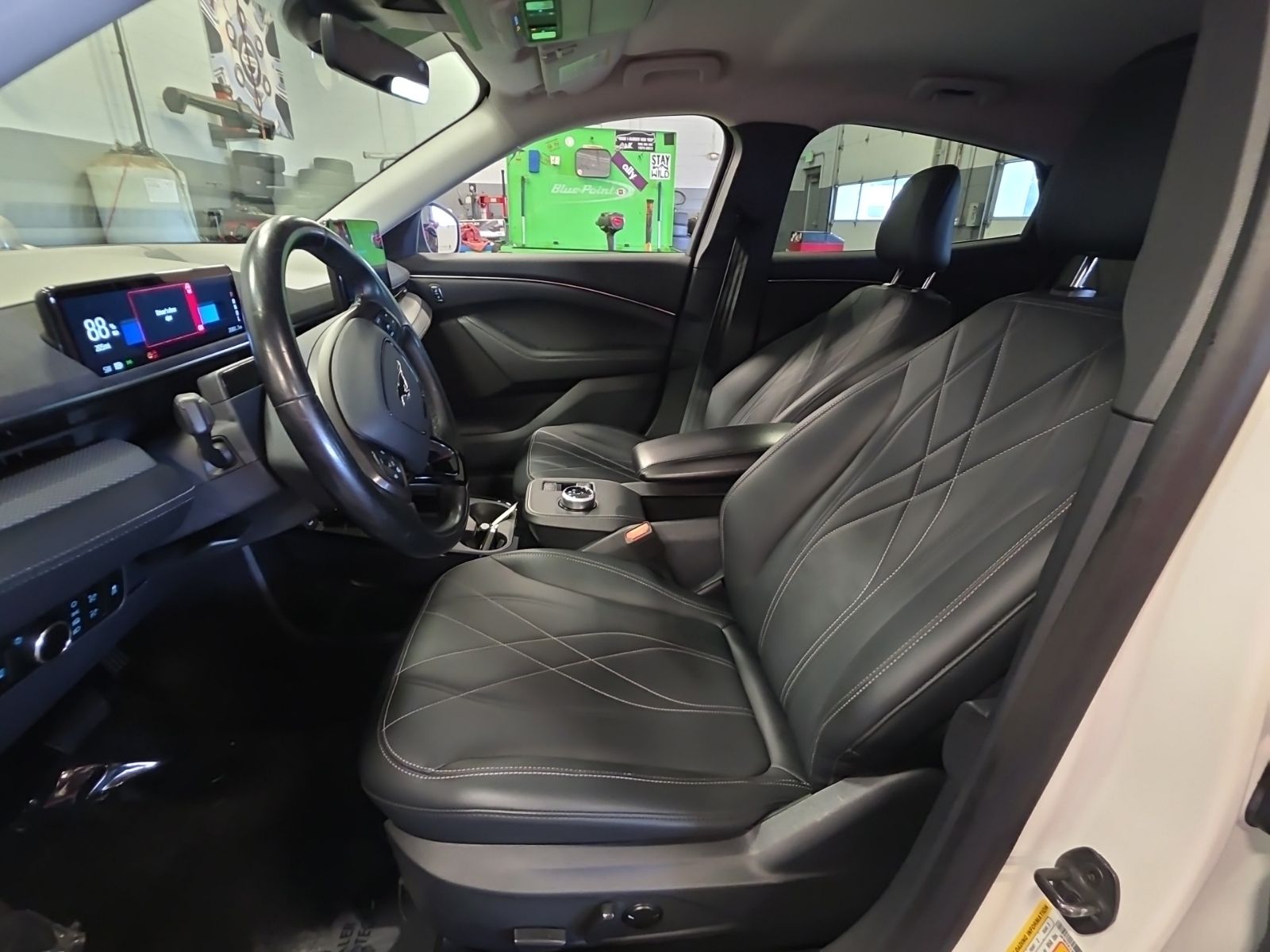 Used 2023 White Ford Select image 8