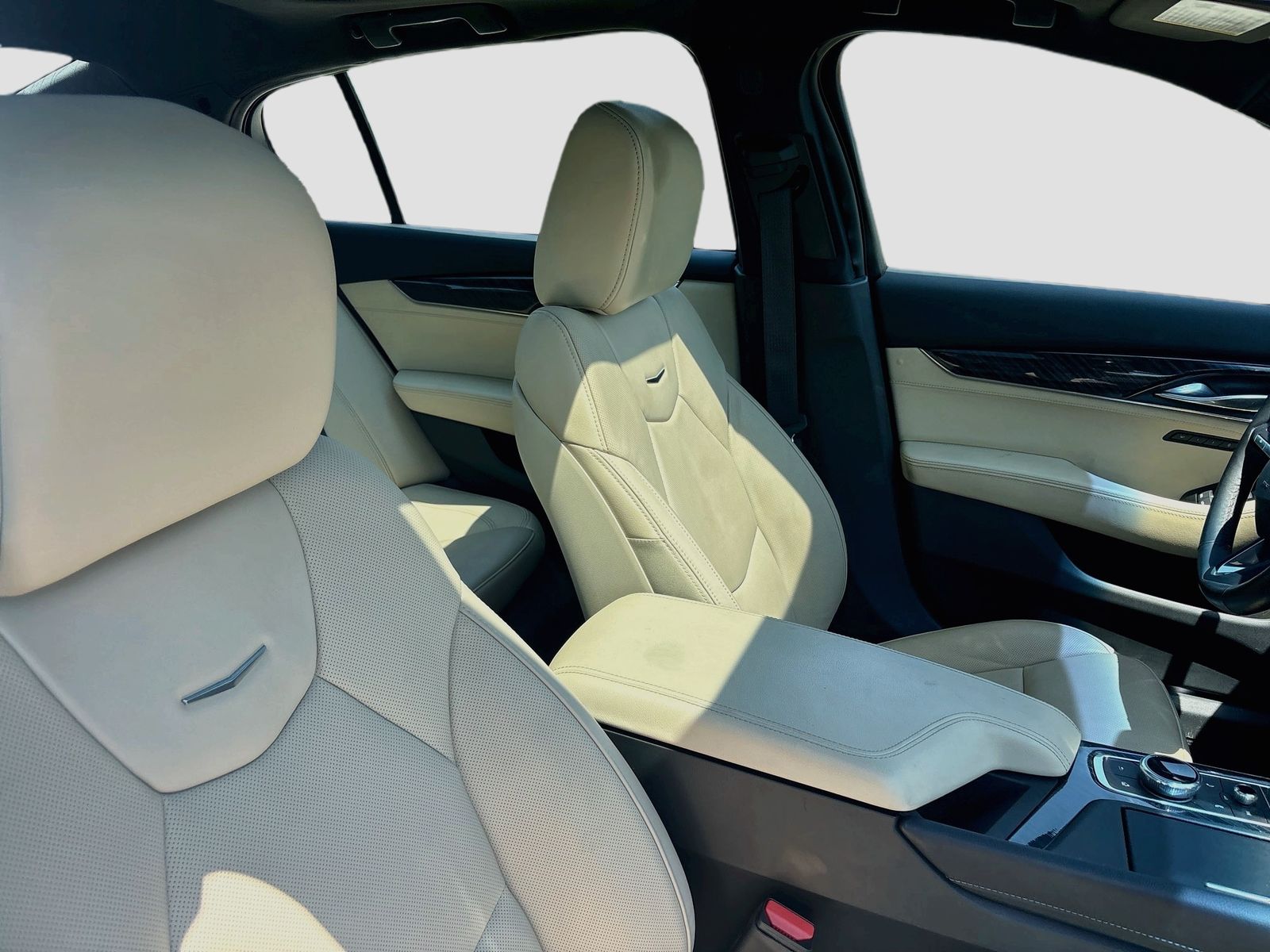 Used 2024 White Cadillac Premium Luxury image 27