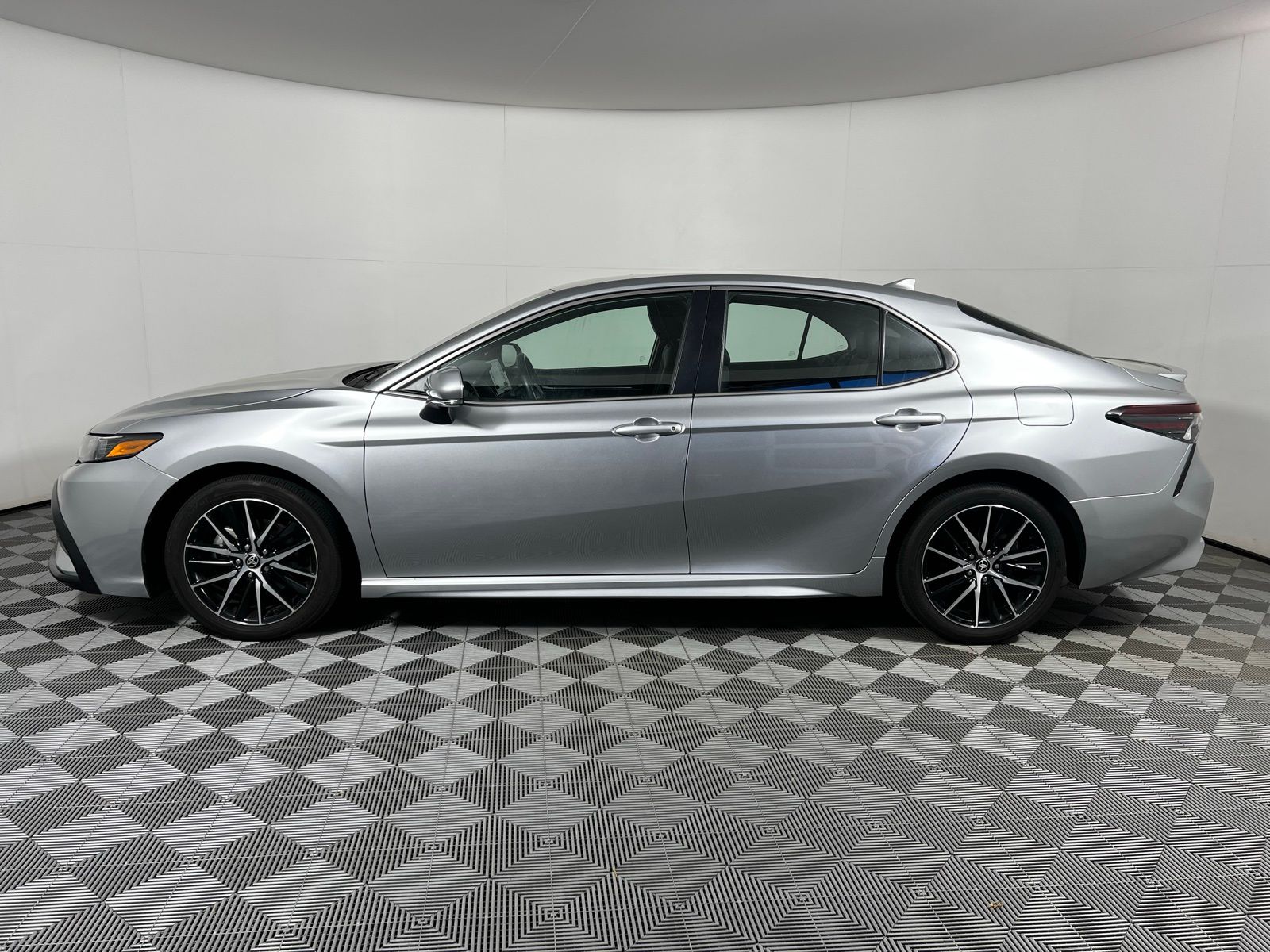 2023 Toyota Camry SE 8