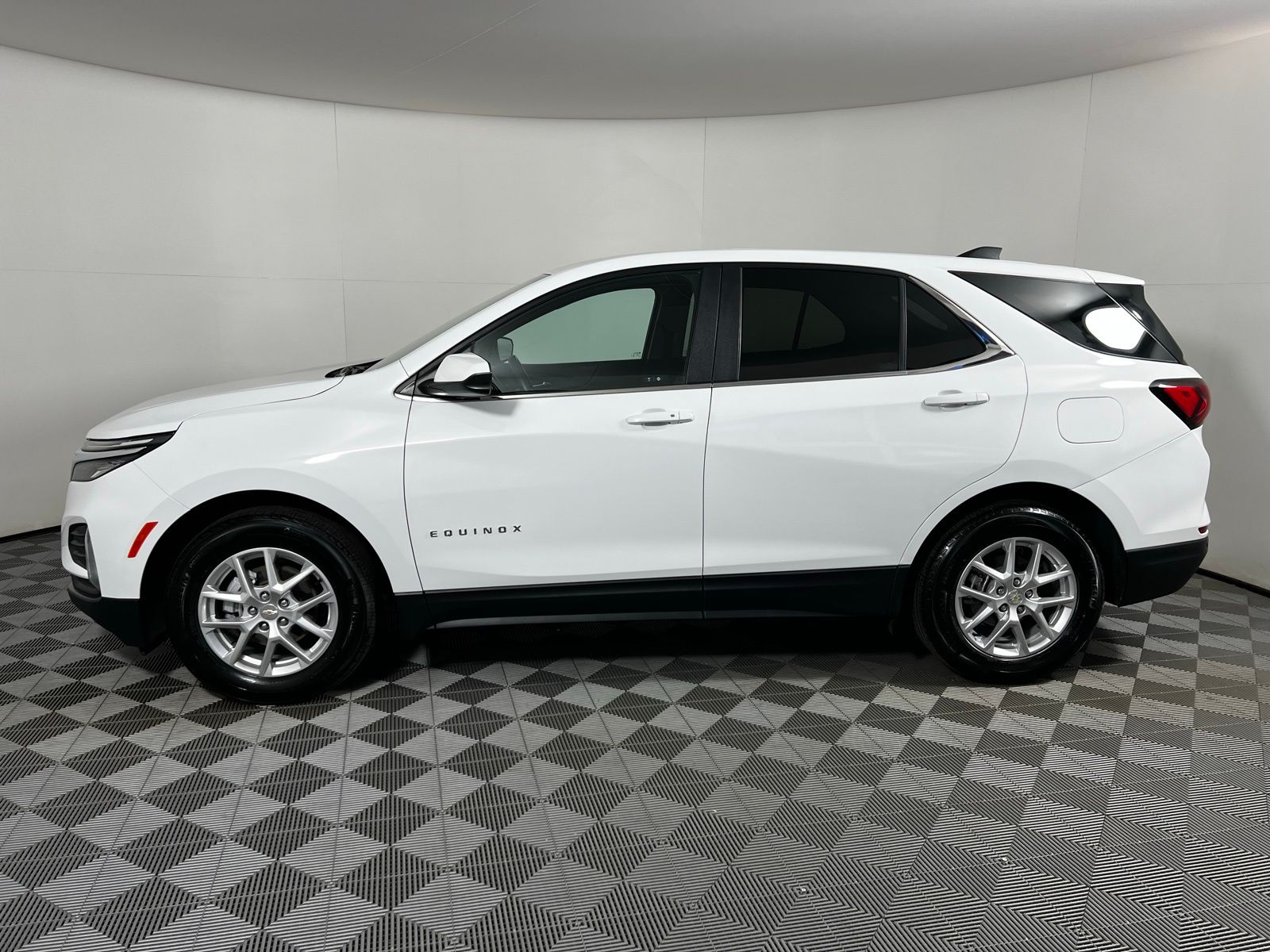 2024 Chevrolet Equinox LT 8