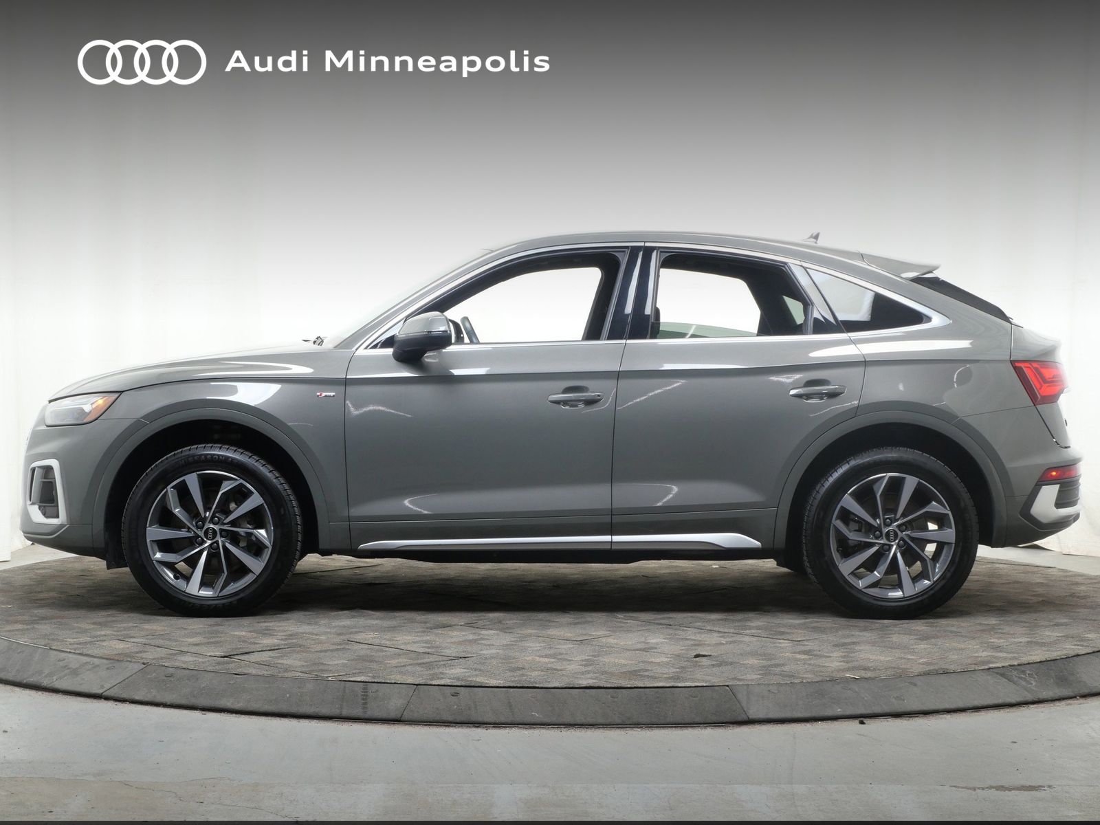 View vehicle photo 3