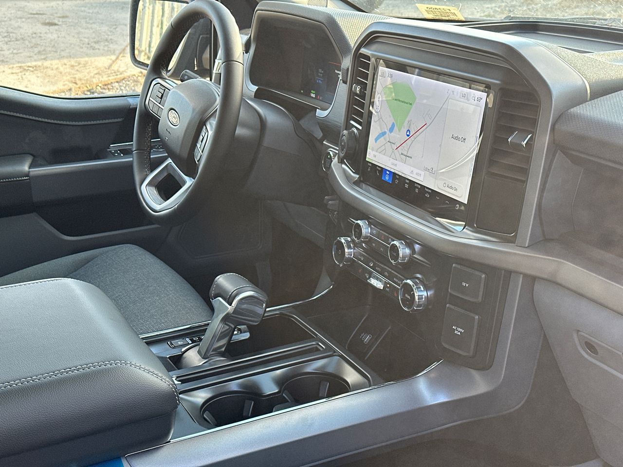 2025 Ford F-150 Lightning XLT - Photo 7