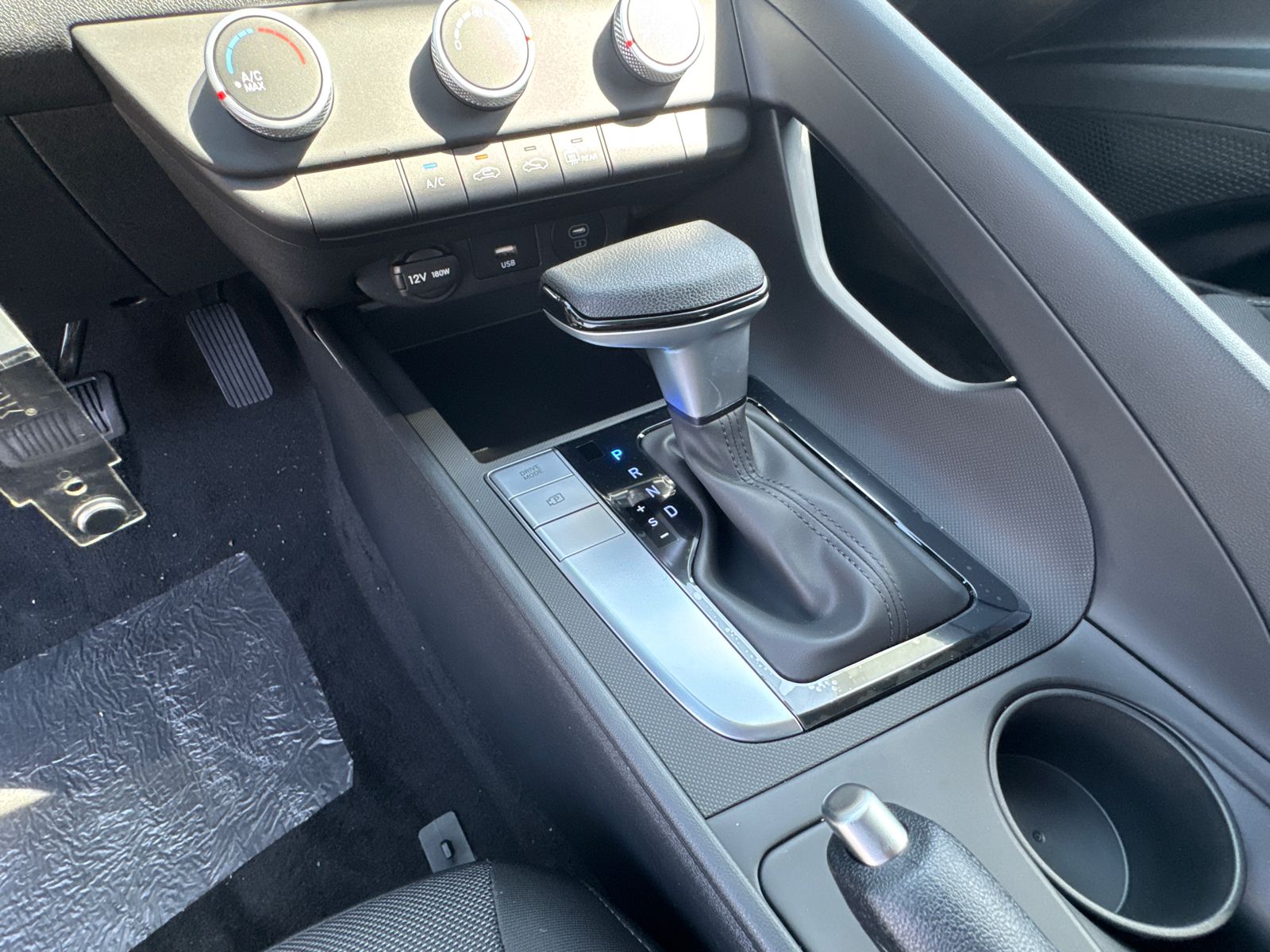 New 2026 Black HYUNDAI SE image 31