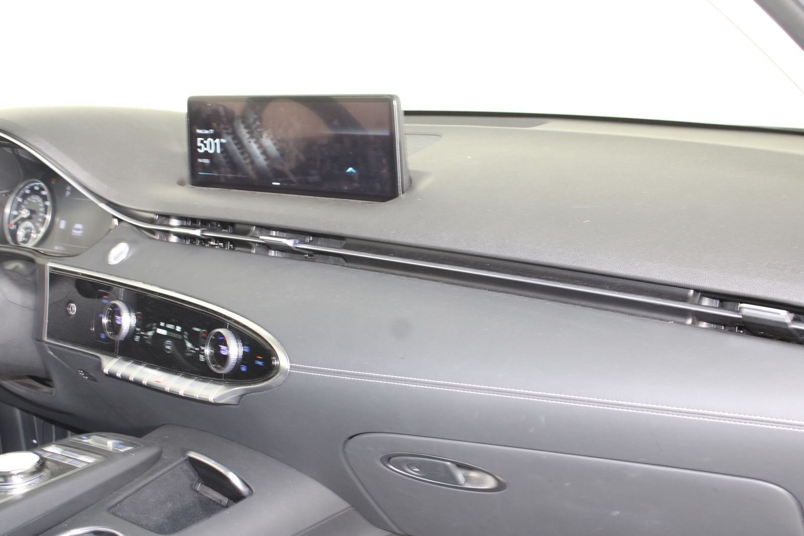 Used 2025 White Genesis 2.5T image 28