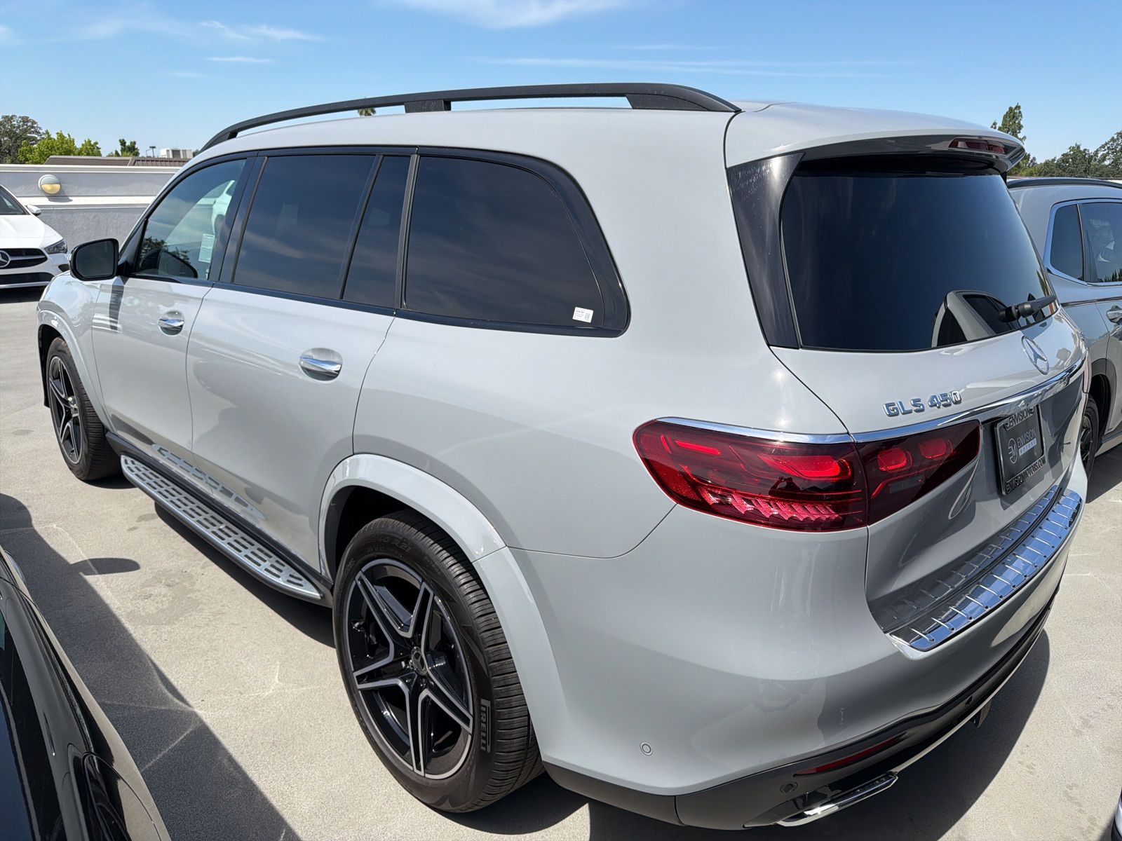 View vehicle photo 5