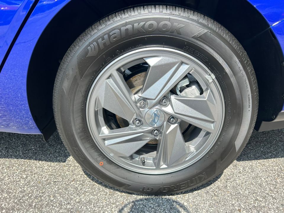 2025 Hyundai Elantra SE photo 14