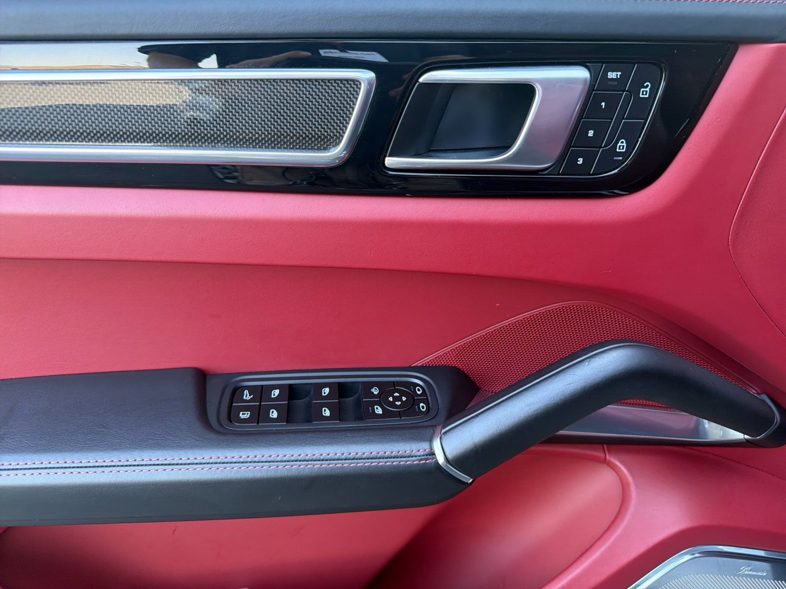 2023 Porsche Cayenne E-Hybrid Turbo S — full photo 12 of 30