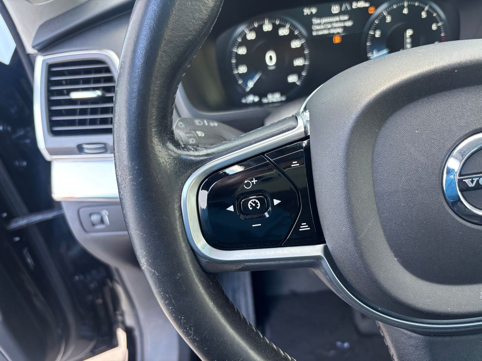 Used Car 2017 Volvo Xc90  T6 Momentum For Sale Under $20,000 In Austin, Texas